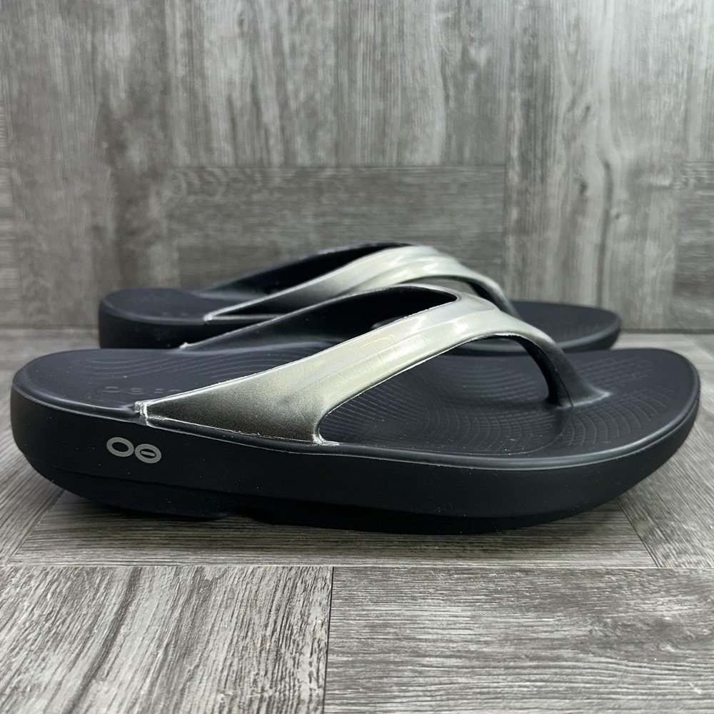Oofos OOlala Luxe Sandals Women 6 Black Latte NEW Recovery Comfort Flip Flops